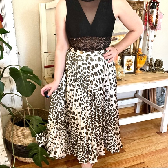 New! H&M Metallic Animal Print Pleated Midi Skirt Size 6 - Picture 5 of 7